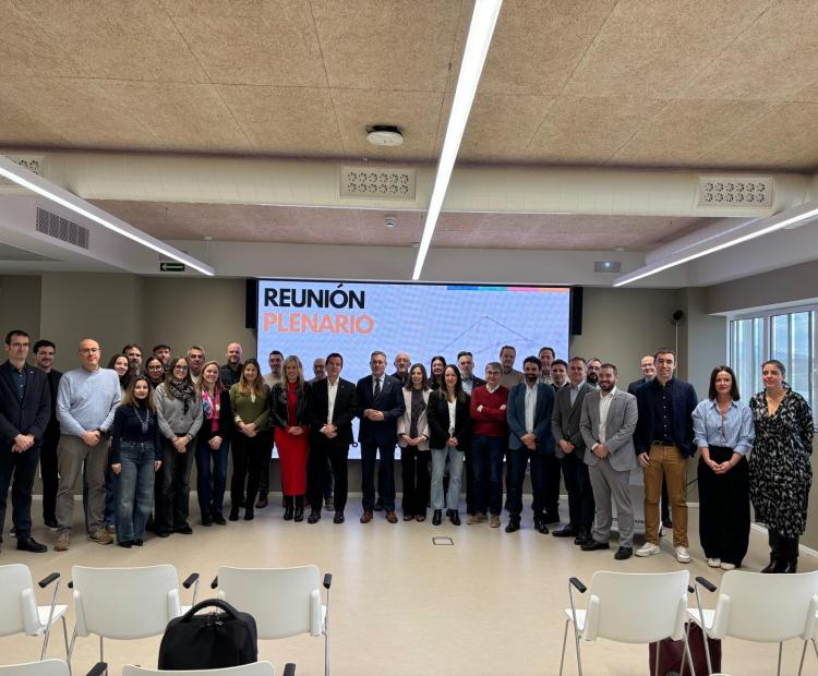 Foto familia plenario Polo IRIS